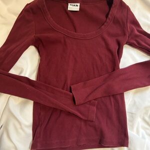 Harlow Ribbed Long-Sleeve Scoop Neck Top in Burgundy